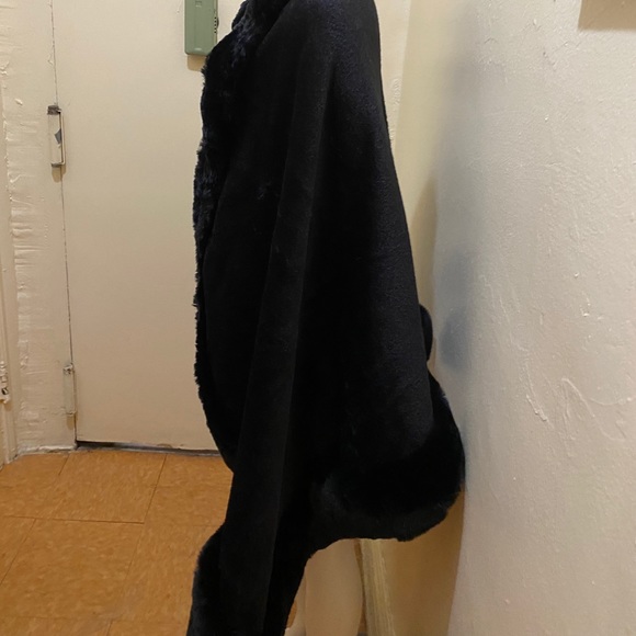 Poncho - Picture 3 of 4